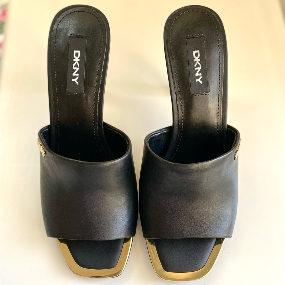 NWOT DKNY heels